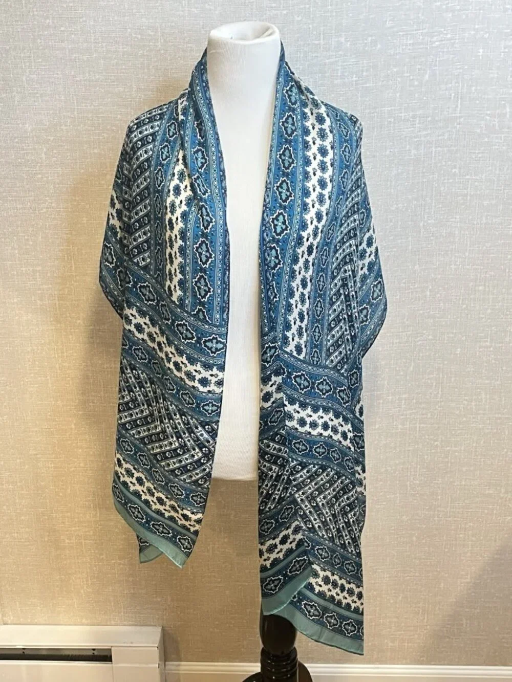 Vince Camuto 100% Silk Oblong Scarf Blue Teal Geometric Floral Print 17 x 72